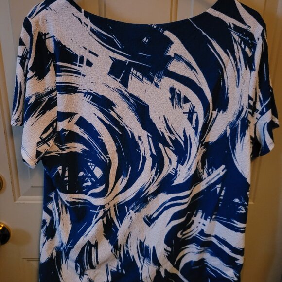 Alfani Pretty Blue & White Swirl Design Pullover Style Top Plus Size 3X - Picture 3 of 6